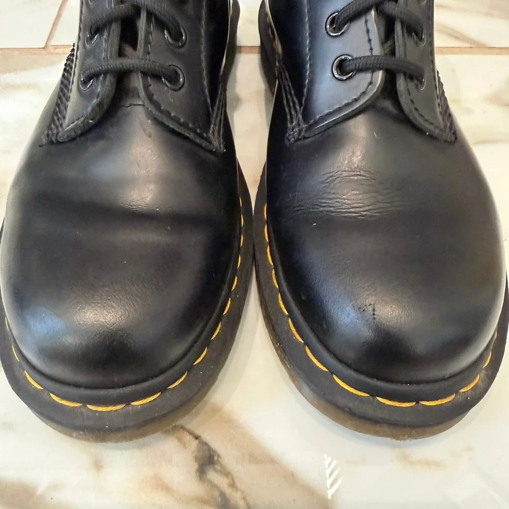 Dr. Martens 1460 Boots Mens 7 Womens 8 UK 6 Smooth Leather‎ 8-Eye Lace Up Black